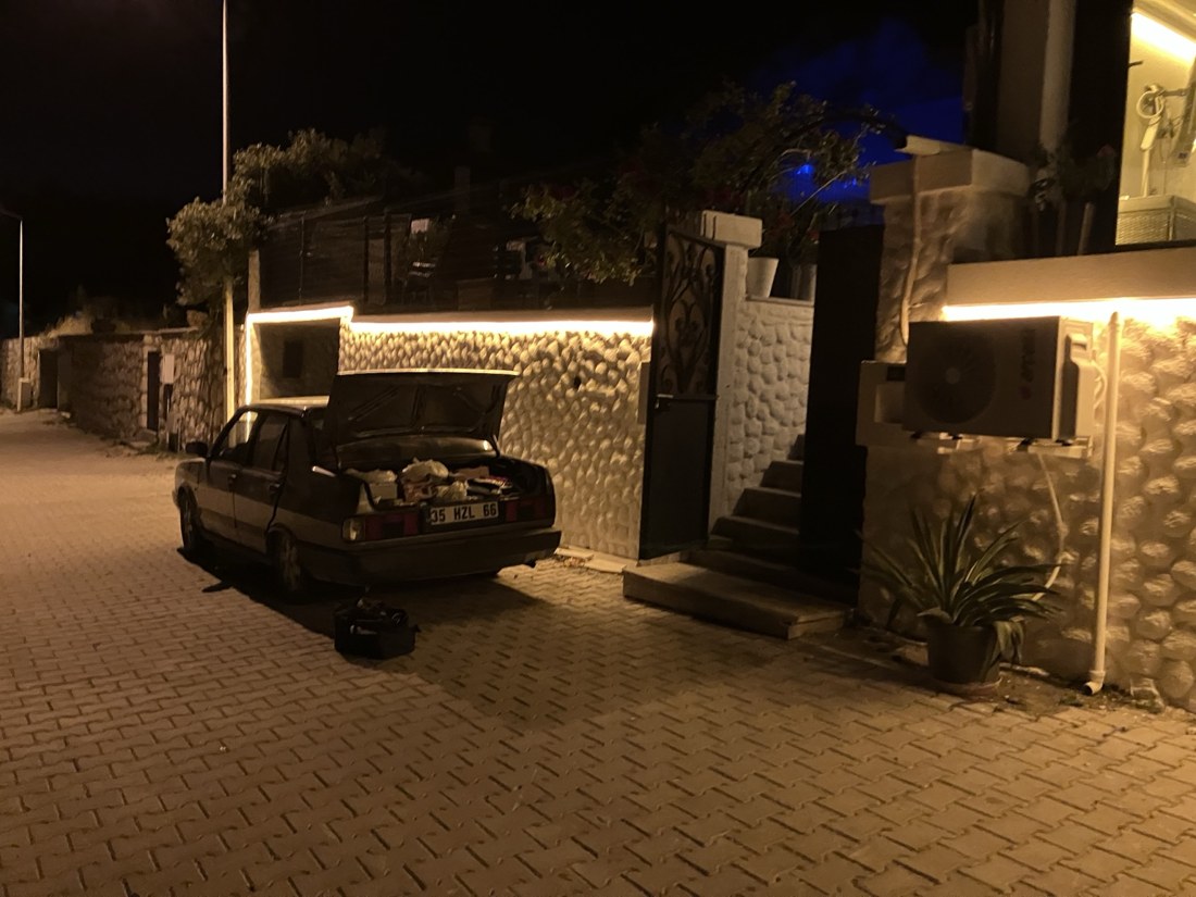 Yapı girişinde ve cephe çevresinde tamamlanan aydınlatma