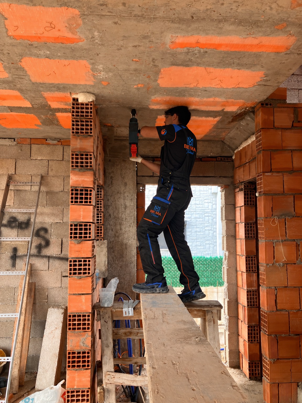 Elektrik tesisatı için saha uygulaması.